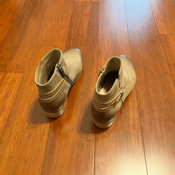 ALMOST NEW- Dansko Brook Taupe Ankle Bootie, Memory Foam, Arch Support - Size 37 - Picture 2 of 3